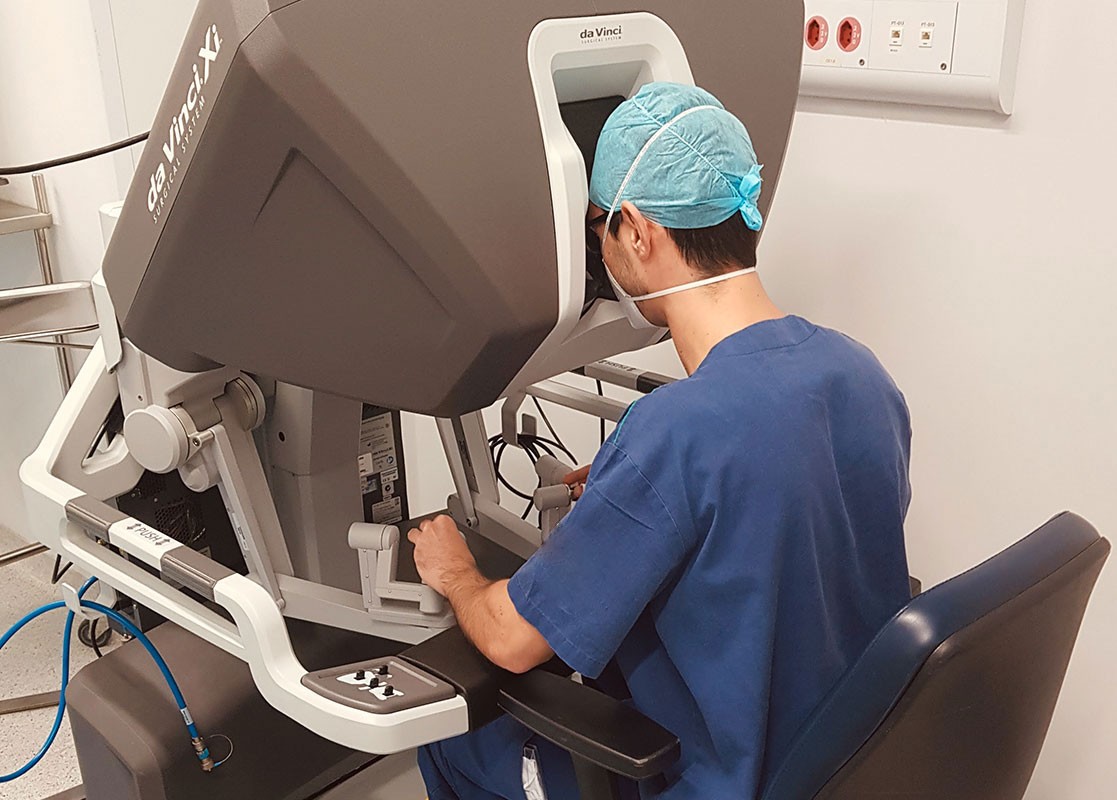 O perigo oculto do celular no banheiro: hábito comum traz riscos à saúde