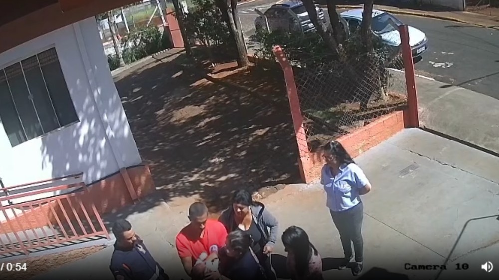 Bombeiro salva bebê de 17 dias engasgado em MG: não existe tempo para dúvidas