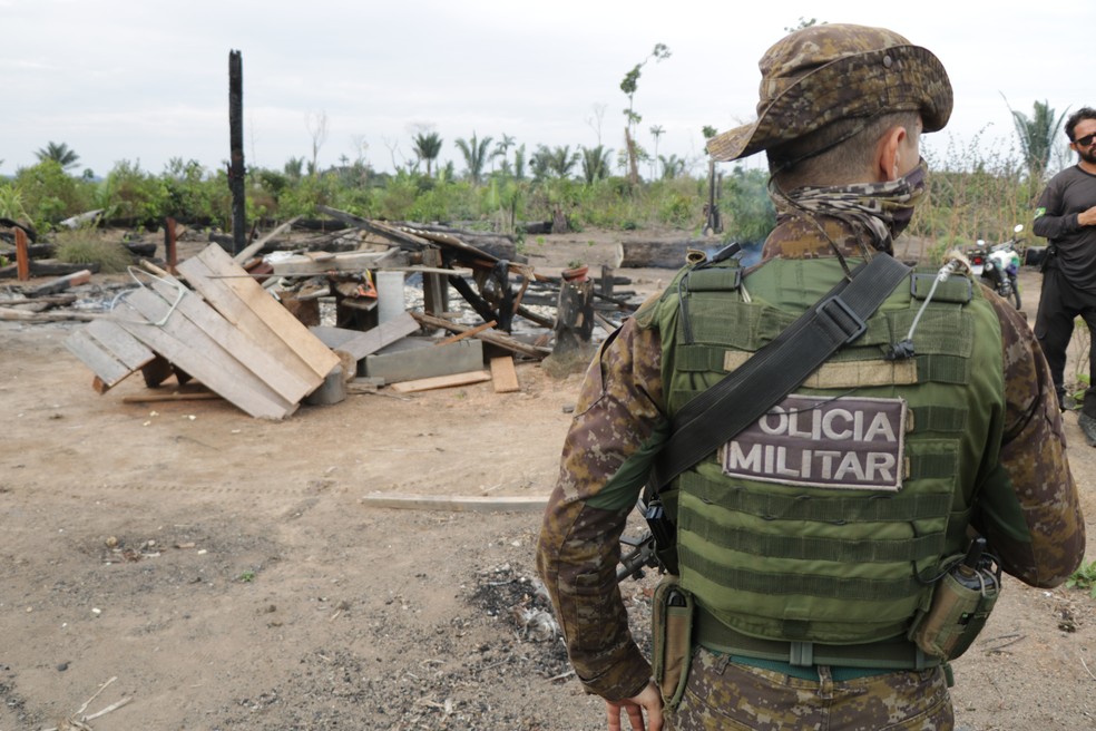 Construções ilegais foram destruídas durante Operação Mapinguari — Foto: Silas Paixão/Ministério Público de Rondônia