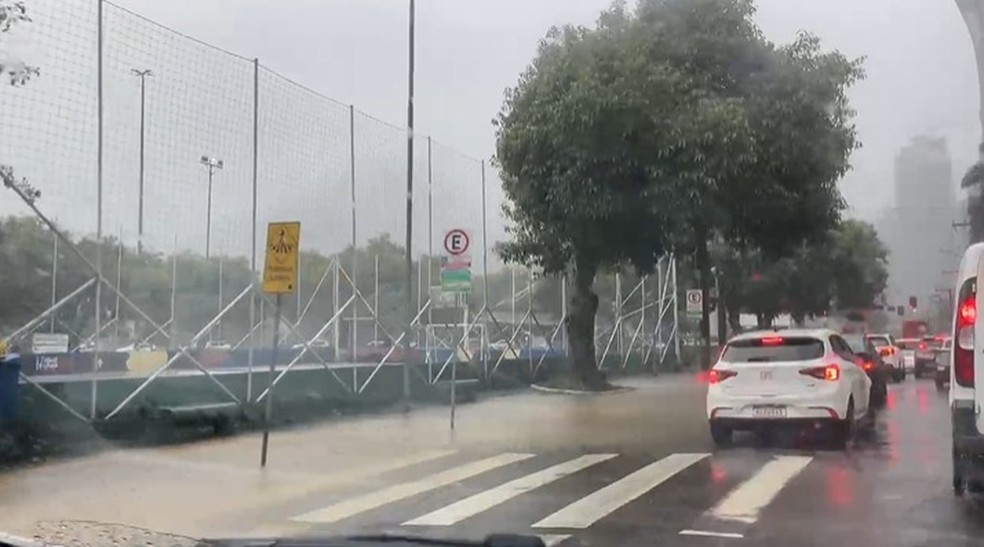 Avenida Beira-rio em Itajaí — Foto: Morgana Fernandes/NSC TV