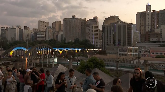 Com instalações luminosas, Festa da Luz espalha arte por Belo Horizonte