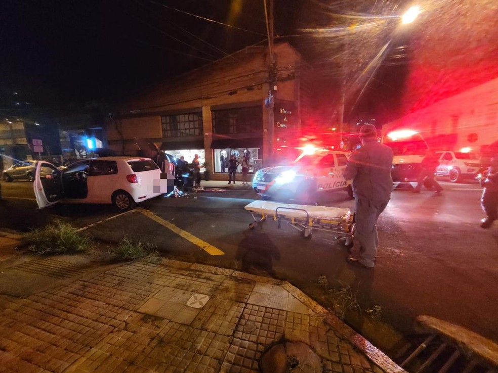 Acidente envolveu três veículos no Centro de Piracicaba — Foto: Polícia Militar