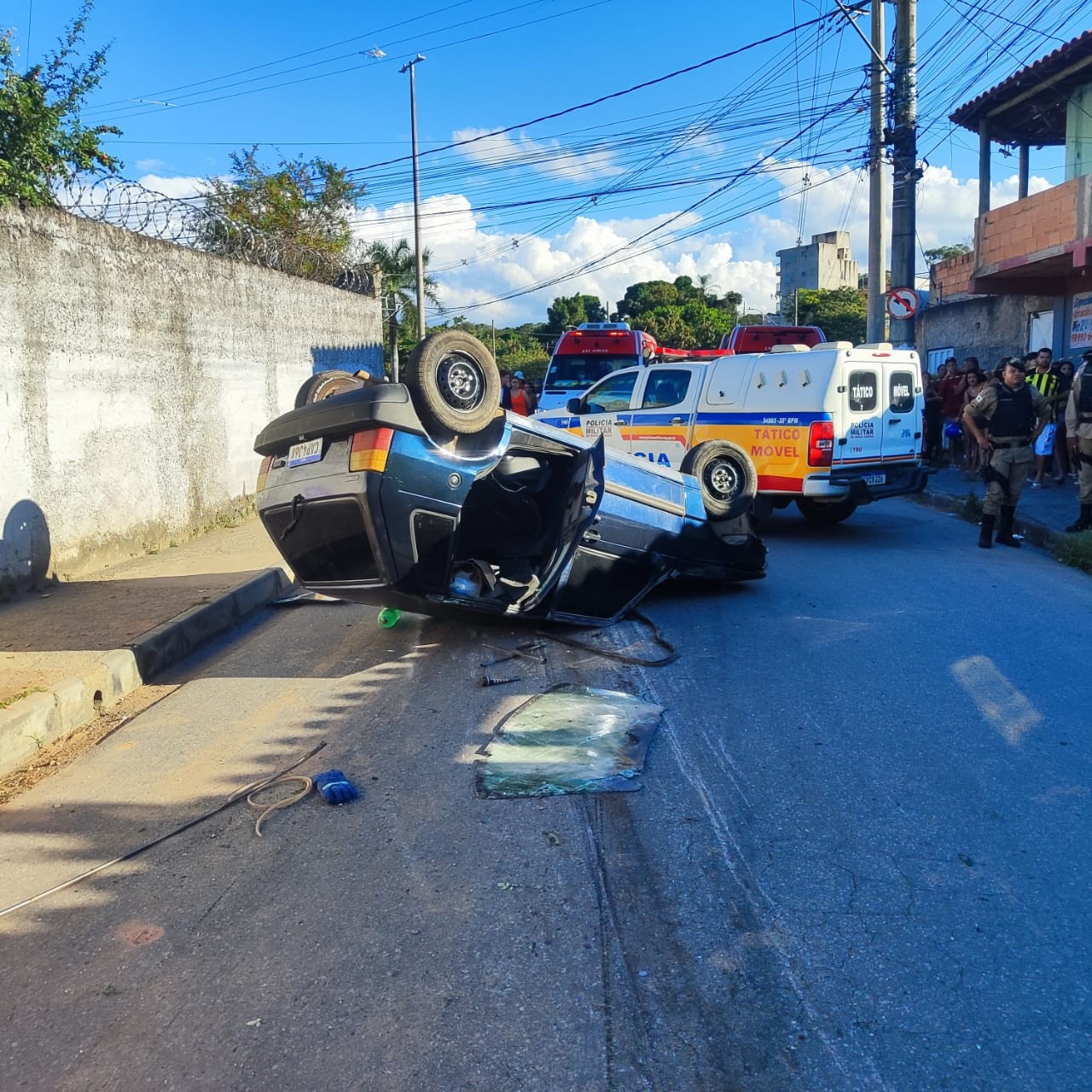 Mãe e filho morrem atropelados após motorista sem CNH perder controle de carro; VÍDEO