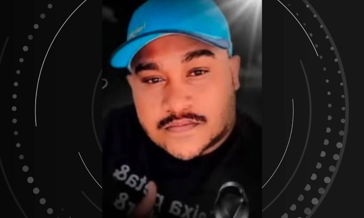 Motorista por aplicativo morre após receber descarga elétrica enquanto lavava carro na Bahia 