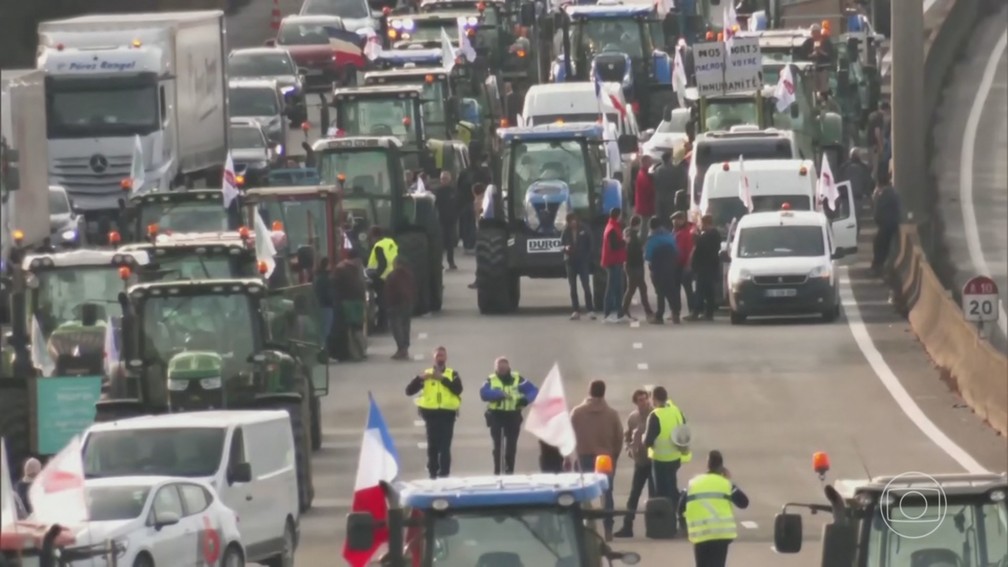 Protestos de agricultores levam a França a pressionar a União Europeia a encerrar  negociações de acordo comercial com o Mercosul | Jornal Nacional | G1