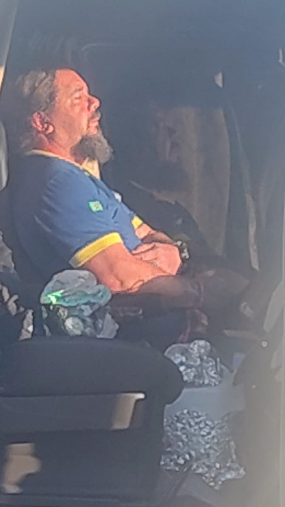 Motorista da carreta que ficou atravessada no Rodoanel — Foto: Reprodução/PM