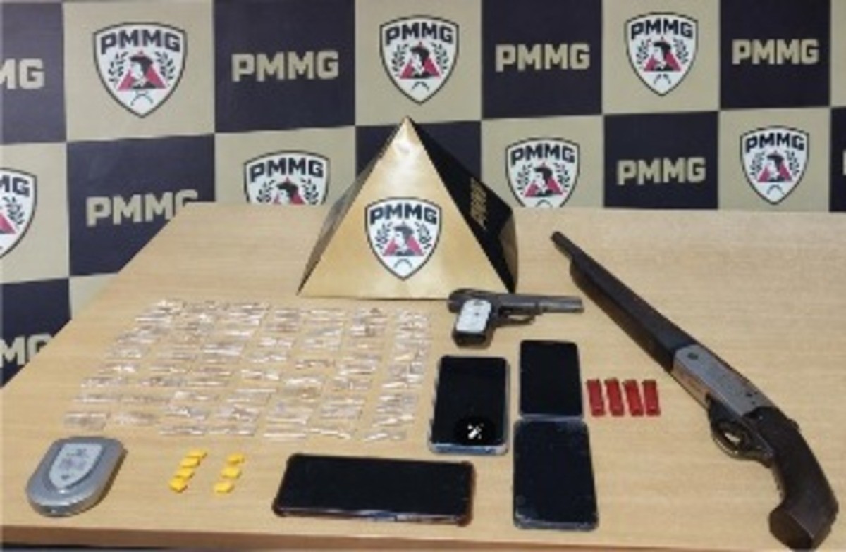 Drogas e armas são apreendidas em carro abordado na BR-135; cinco homens foram presos