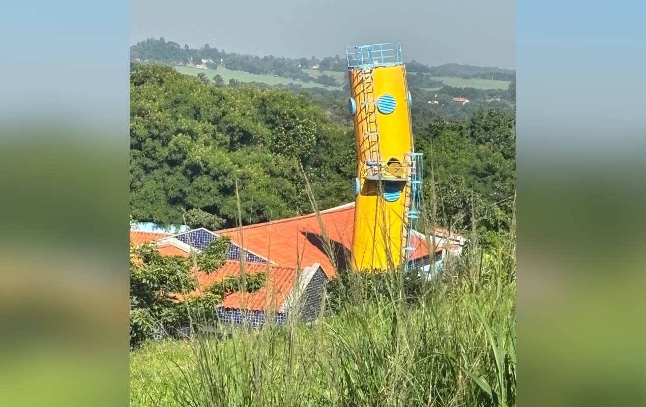 Creche é interditada após caixa d'água romper e ficar inclinada em Itu