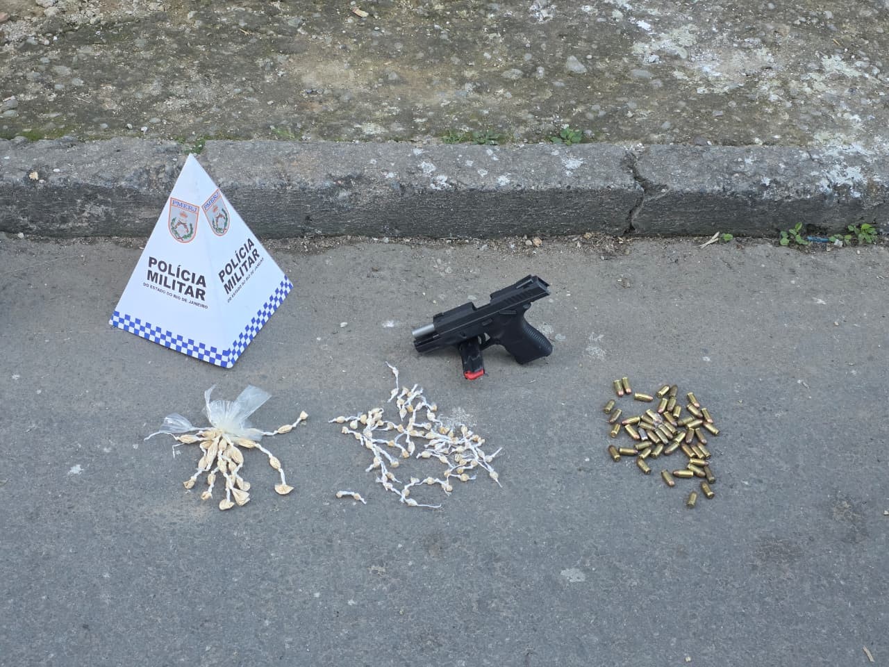 Jovem é preso com arma e drogas em Itatiaia