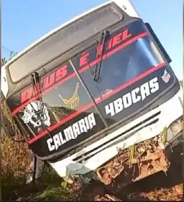Colisão entre carreta e ônibus intermunicipal fere passageiros no Pará