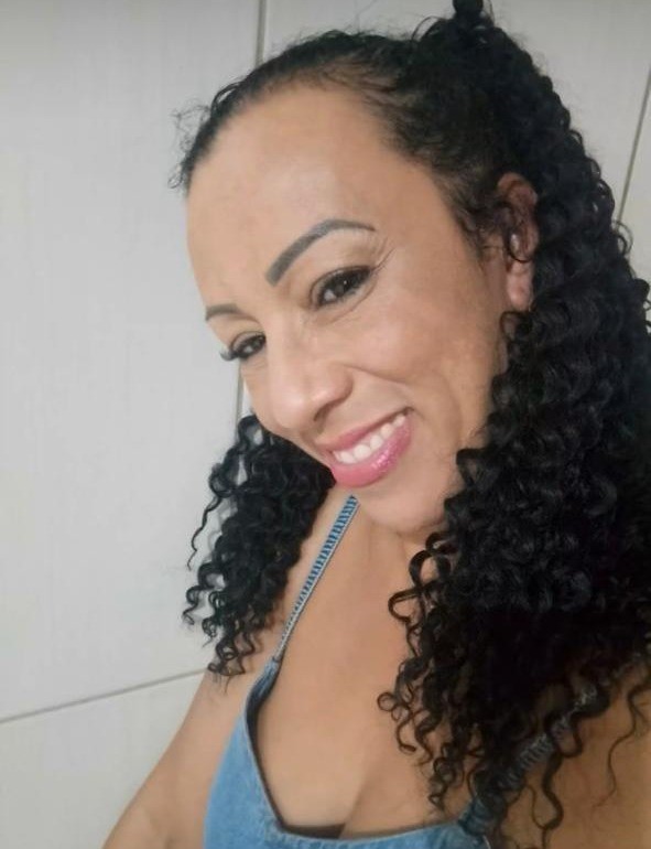 Mulher é morta a facadas na frente dos 3 filhos em Duque de Caxias