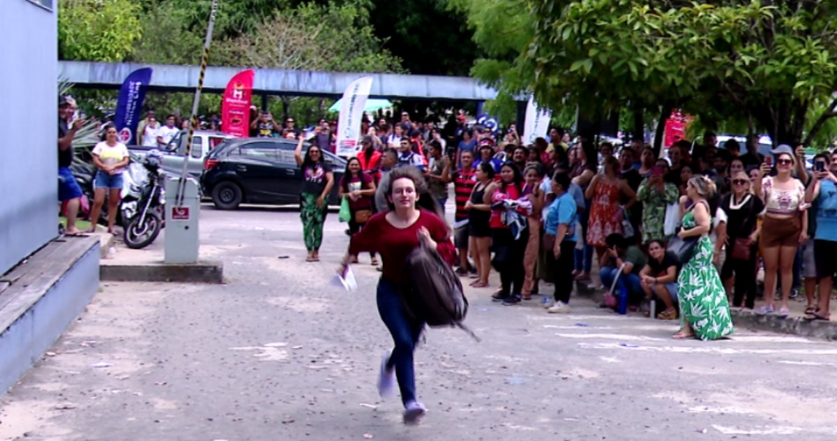 VÍDEO: Confusão com horário faz candidatos perderem 1º dia do Enem 2025 em Manaus