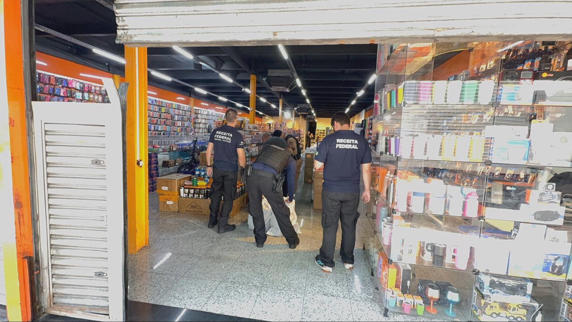 Operação da Receita Federal apreende produtos pirateados no centro de BH
