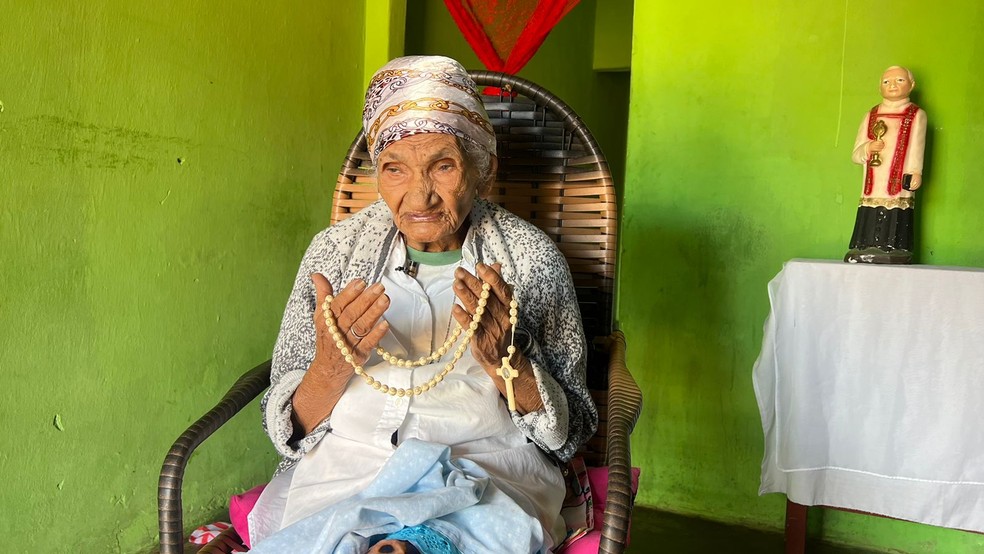 Aos 114 anos, Maria Sulina Reinaldo ainda lembra da comoção popular com a notícia da morte de Padre Cícero, em Juazeiro do Norte. — Foto: TV Verdes Mares