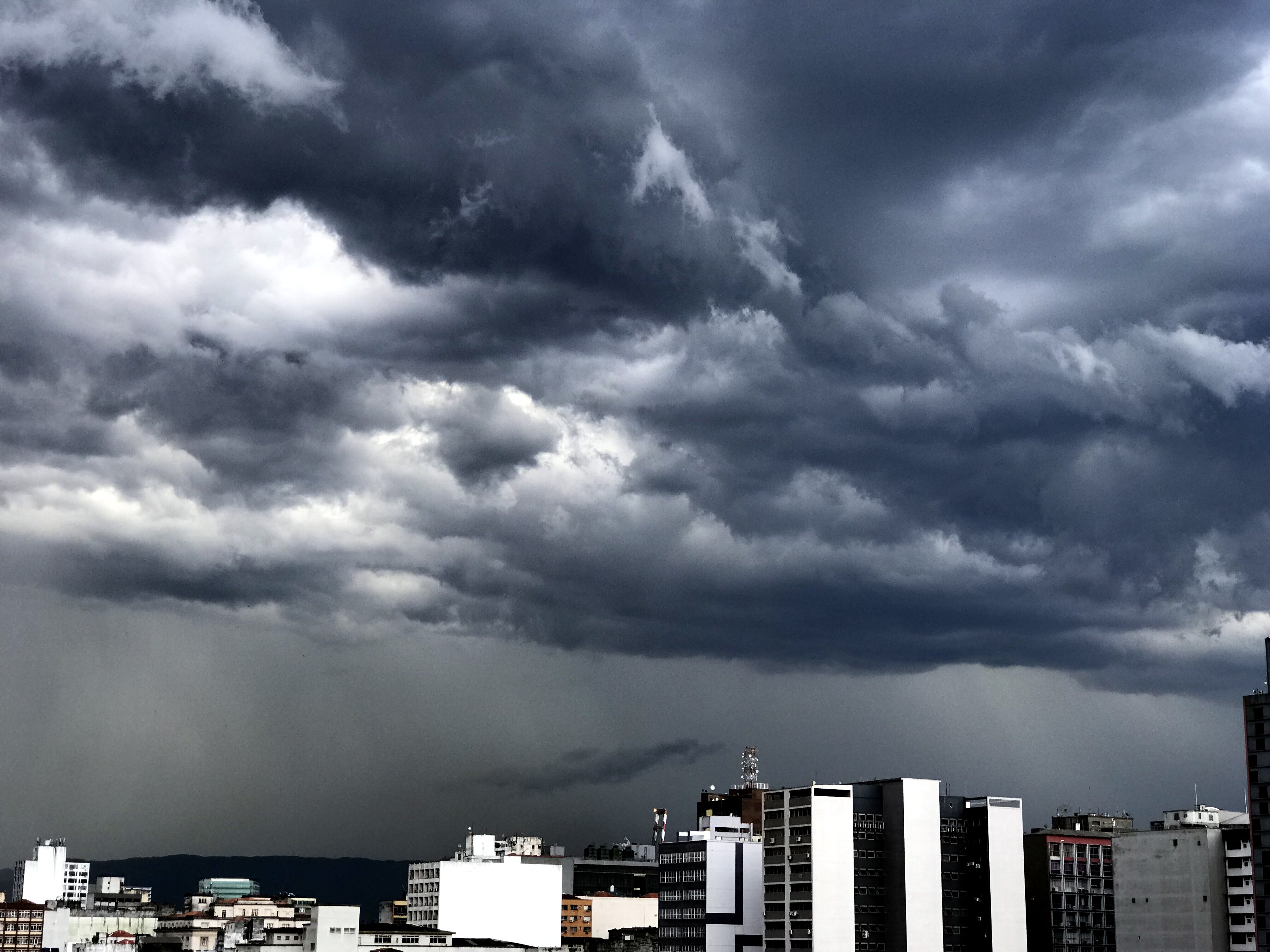 Inmet emite alerta de chuva, ventos fortes e granizo na Baixada ...