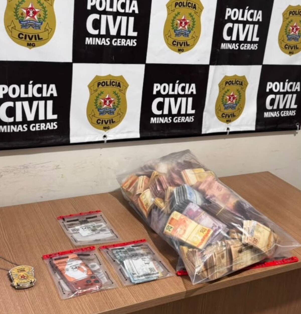 Investigado por lavagem de dinheiro e ocultação patrimonial é preso com quase R$ 100 mil em Unaí