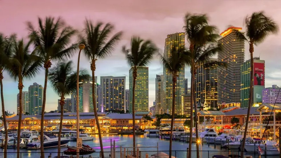 Miami, na Flórida, está entre os destinos mais procurados pelos milionários brasileiros — Foto: Getty Images via BBC