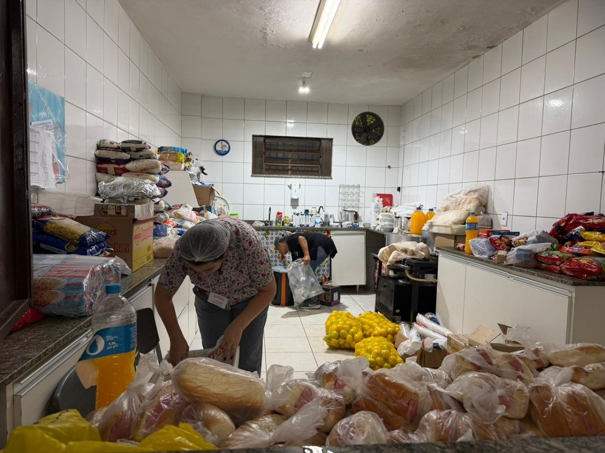 Rede de solidariedade: Voluntários deixam rotina de lado para acolher vítimas das chuvas em Juiz de Fora