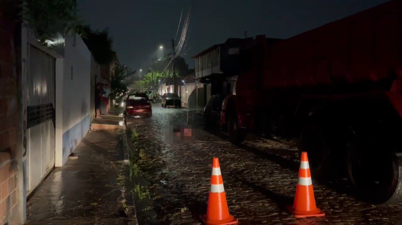 Jovem morre eletrocutado por fio de alta tensão caído em rua da Zona Leste de Teresina