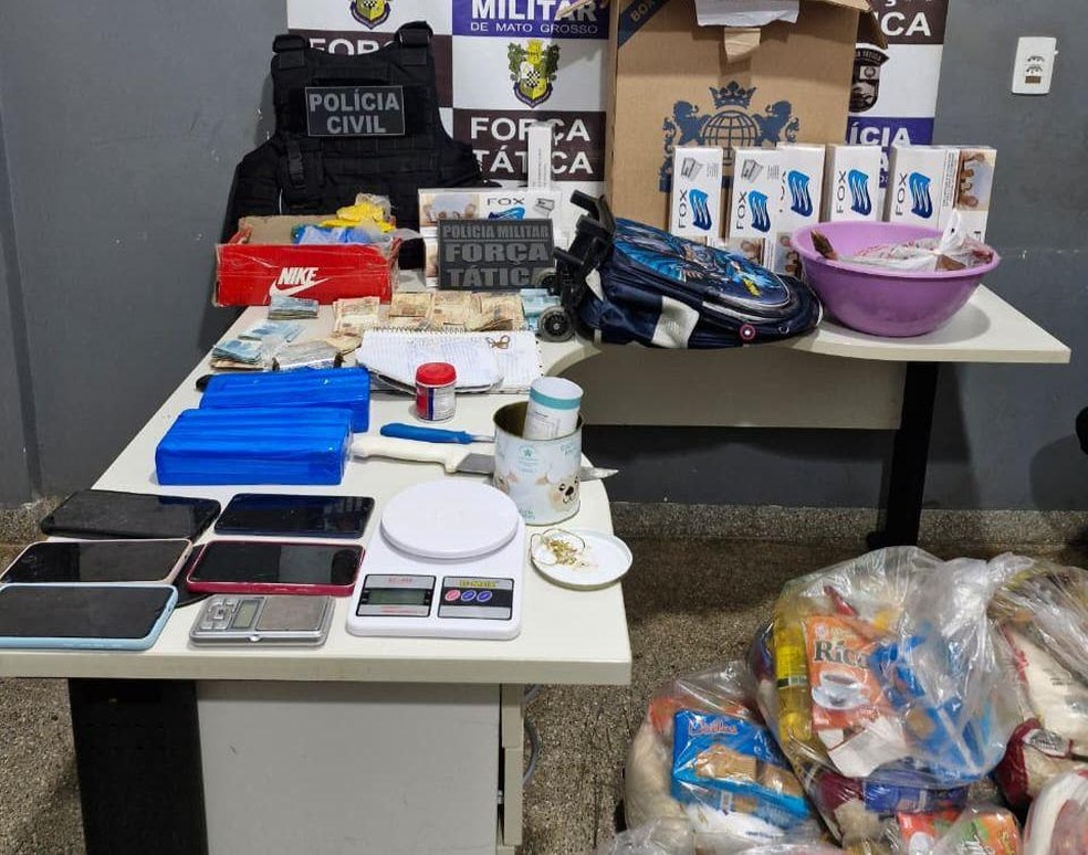 Casal é preso com cestas básicas, animal silvestre abatido e drogas escondidas na mochila do enteado en MT — Foto: Polícia Militar/ Reprodução
