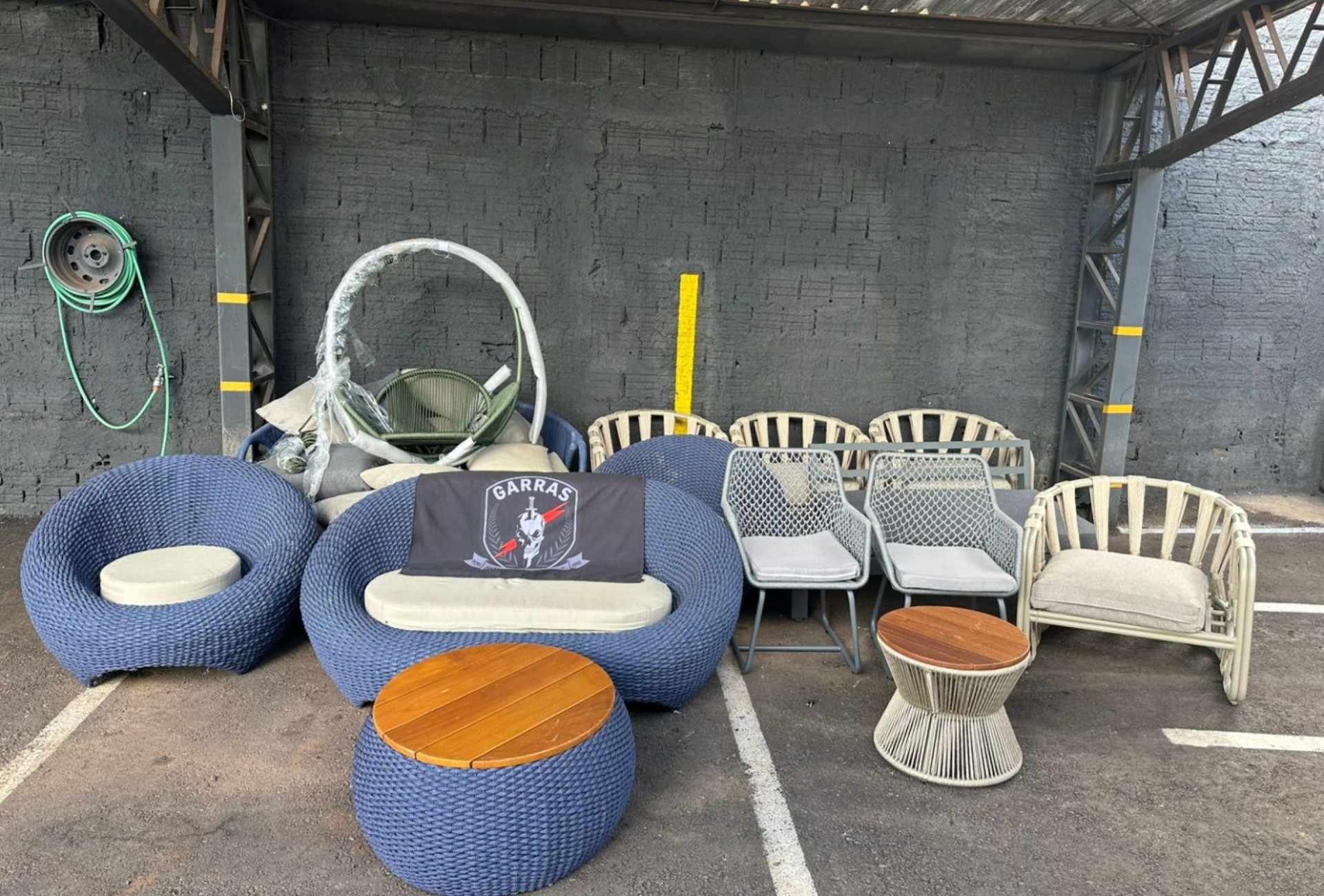 Polícia recupera móveis de alto padrão desviados de carga em Campo Grande