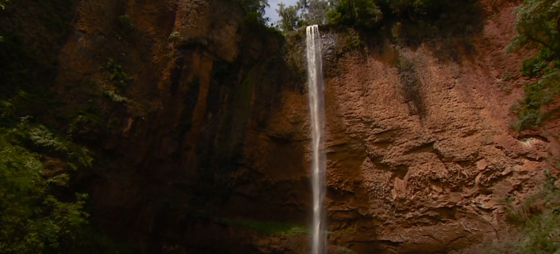 Refúgio de conexão com a natureza e visuais encantadores: conheça a Cachoeira do Saltão, em Itirapina