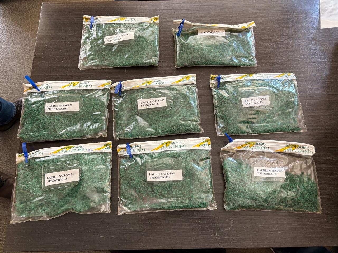 Polícia apreende mais de R$ 2 milhões em espécie e esmeraldas durante operação contra Grupo Refit