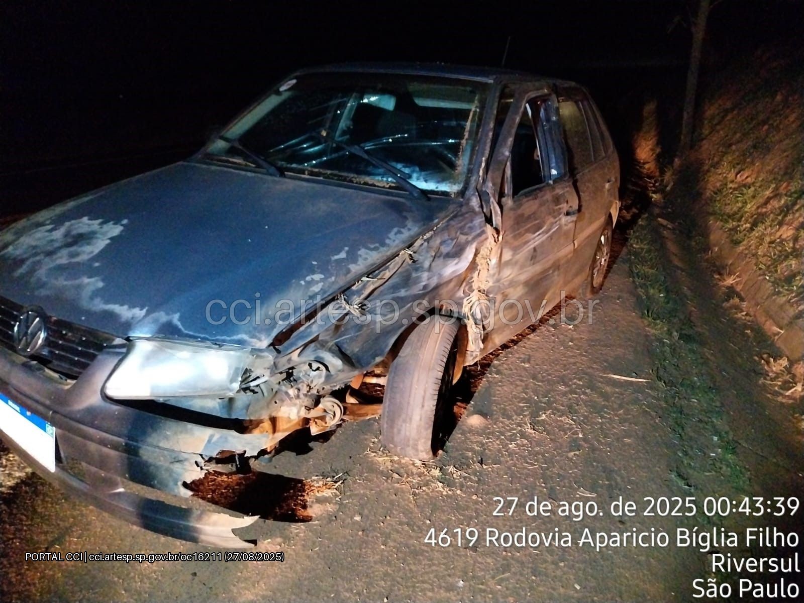 Motorista morre após perder o controle da direção e bater contra morro em rodovia de Riversul 