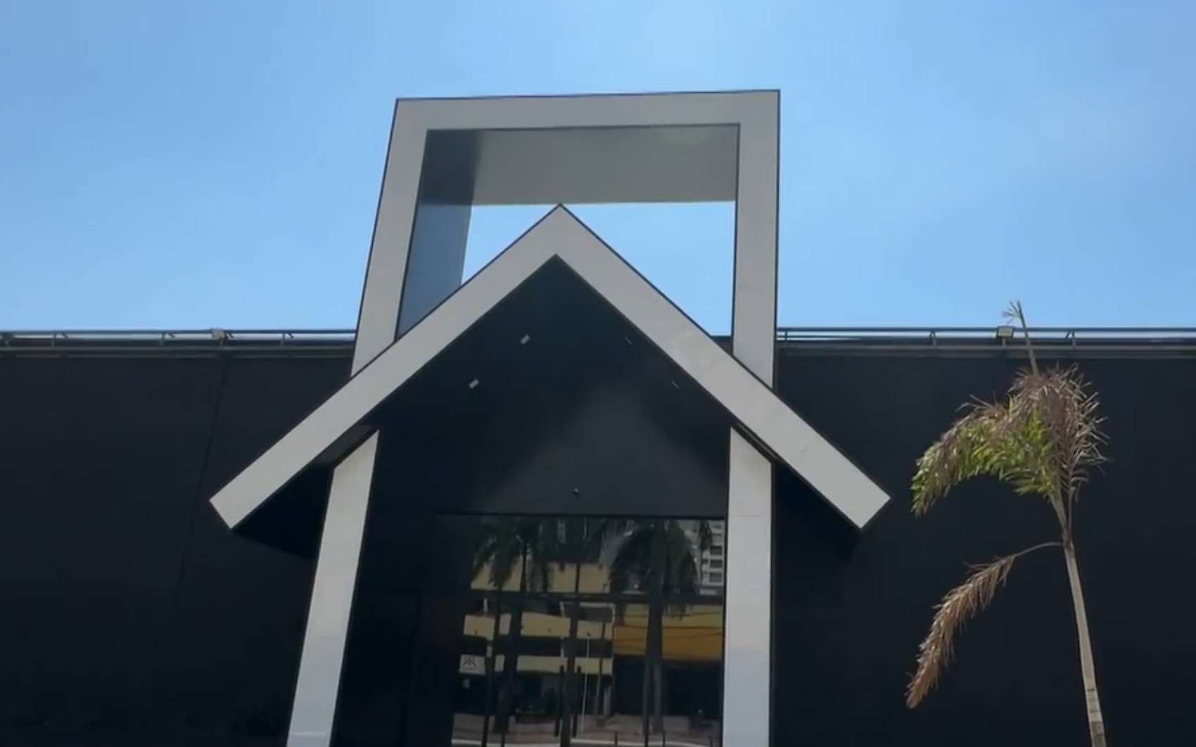 Igreja deve deixar imóvel por dívida de mais R$ 800 mil com aluguel, em Goiânia