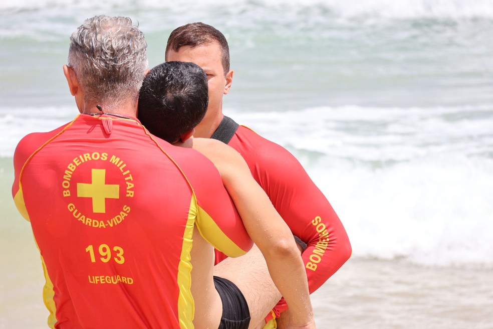Corpo de Bombeiros já salvou 71 pessoas vitimas de afogamento nas praias do RN — Foto: Divulgação