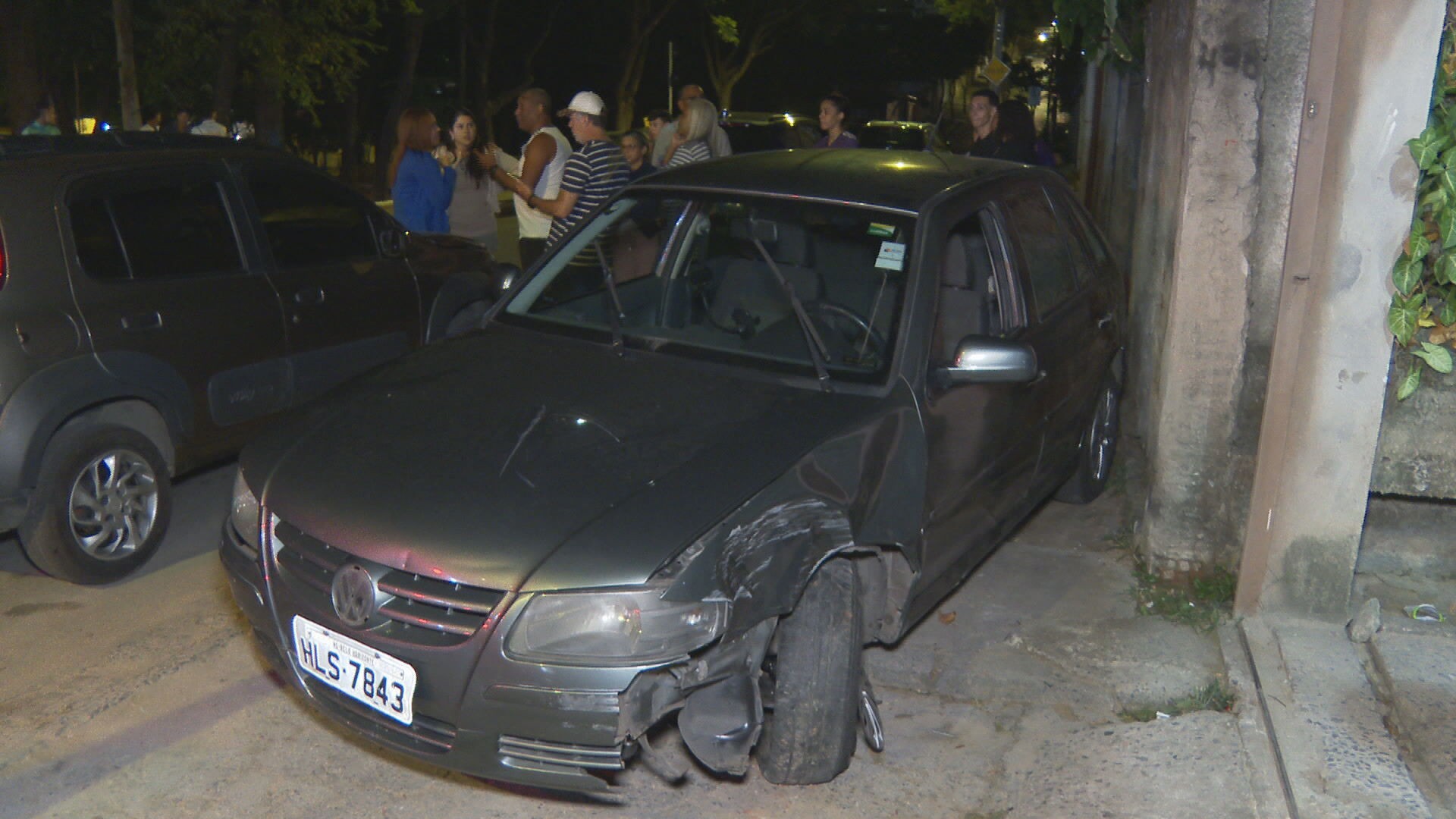 Motorista passa mal, perde controle do carro e atinge seis pessoas, entre elas uma criança