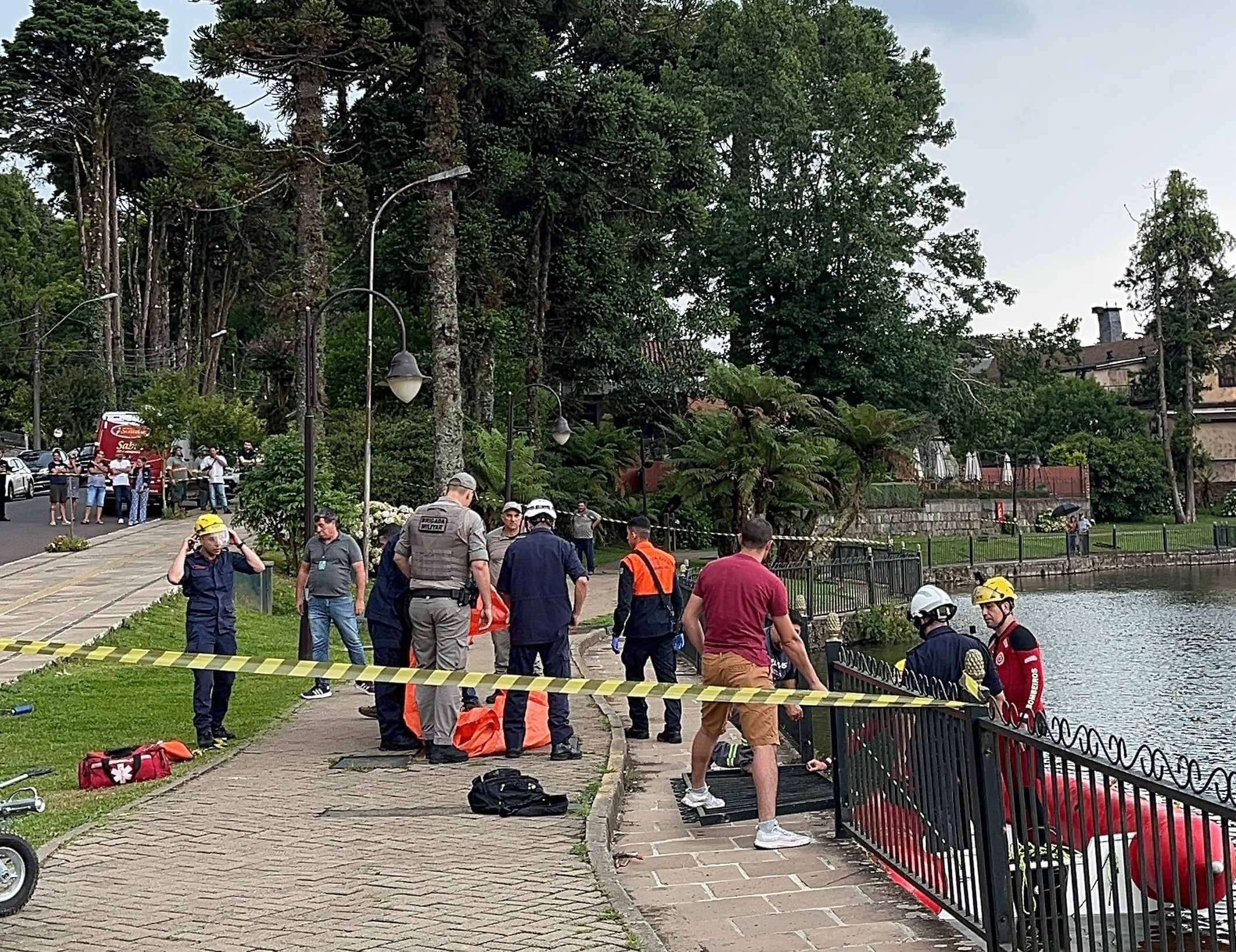 Homem morre após entrar em lago de Gramado, diz polícia