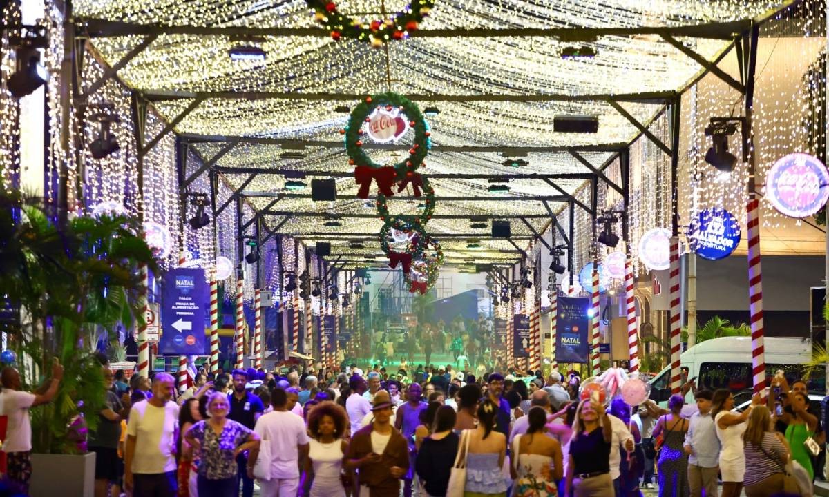 Decoração de Natal em Salvador tem corredor com mais de 25 milhões de lâmpadas sincronizadas com música; confira programação