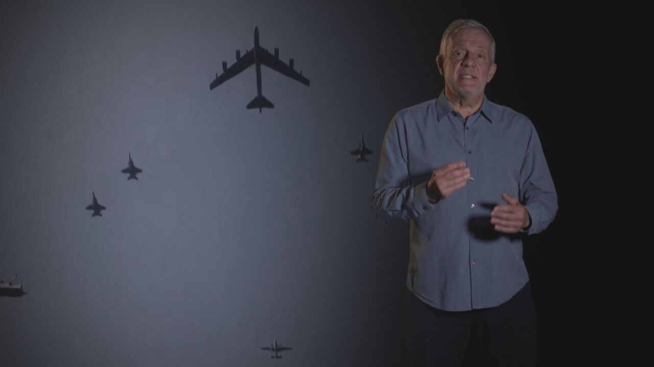 Irã esconde 400 kg de urânio que pode ser base para bomba nuclear, alerta ex-chefe de controle de armas dos EUA 