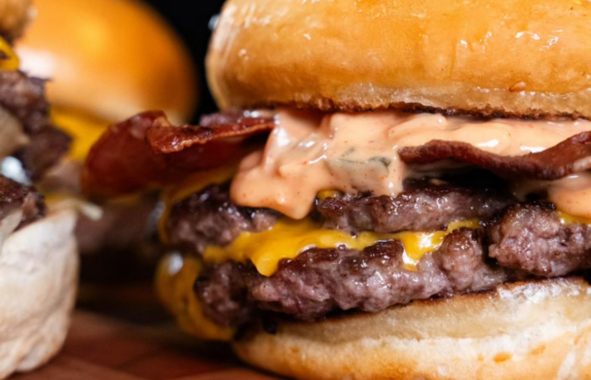 Do 'low carb' a 'bomba': Dia do Hambúrguer movimenta hamburguerias no DF; veja promoções