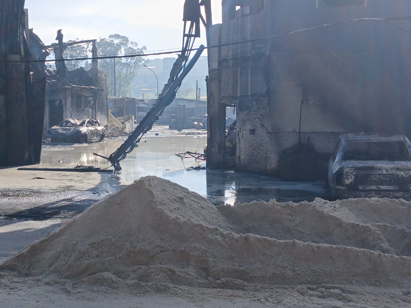 Incêndio em indústria química de Itaquaquecetuba é extinto após 33 horas