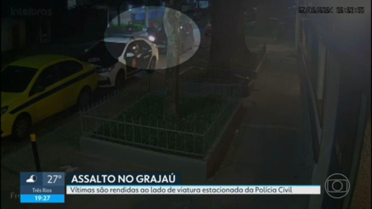 VÍDEO: carro é roubado ao lado de viatura da Polícia Civil no Rio  