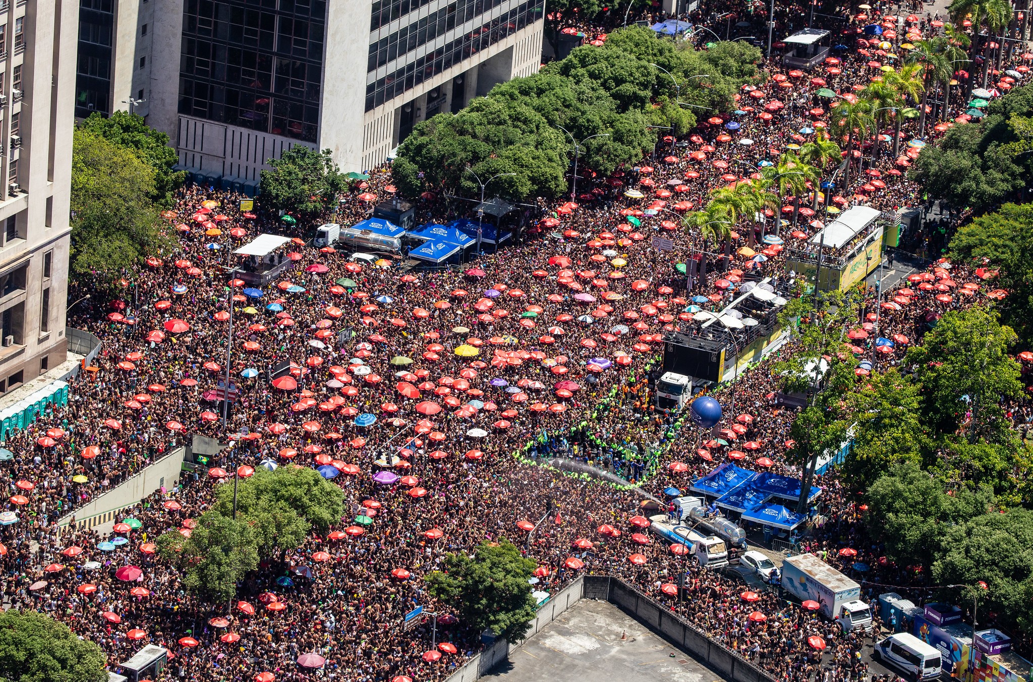 Mocidade Alegre campeã em SP e megablocos nas ruas: como foi a terça de carnaval pelo país