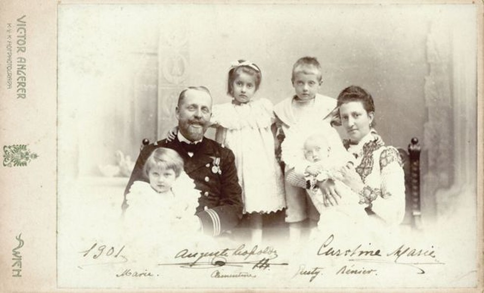 Os irmãos Maria Carolina, Augusto Leopoldo, Clementina, Augusto, Rainer e Carolina — Foto: MUSEU IMPERIAL IBRAM MINC