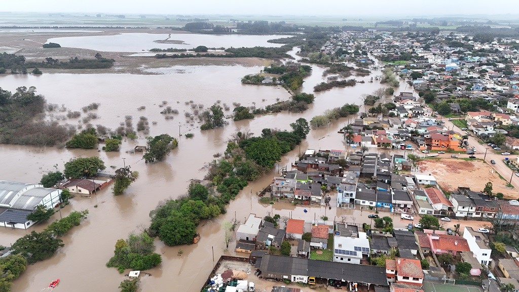 Nível de arroio sobe com chuva e alaga mais de 2 mil casas em São Lourenço do Sul; VÍDEO