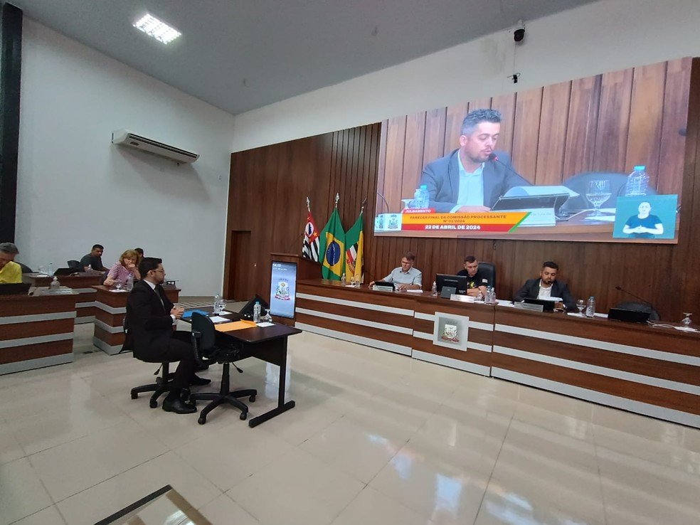 Câmera dos Vereadores cassa mandato de prefeito de Birigui (SP) — Foto: Rafael Honorato/TV TEM