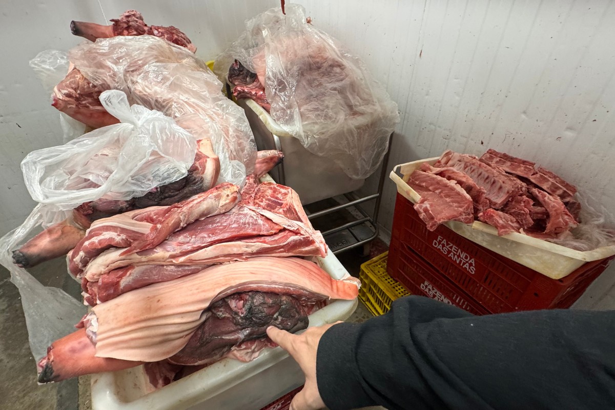 Cerca de 1 tonelada de alimentos é descartada em supermercados de três cidades do RJ