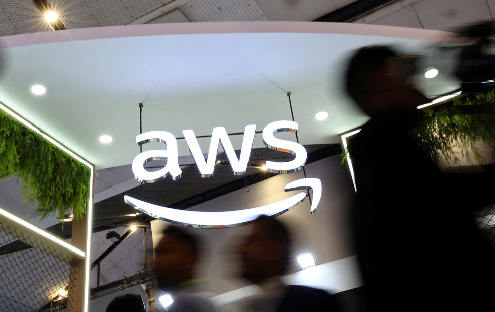 Logotipo da Amazon Web Services (AWS) durante evento na capital da Índia em 8 de outubro de 2025. — Foto: REUTERS/Anushree Fadnavis/Foto de arquivo