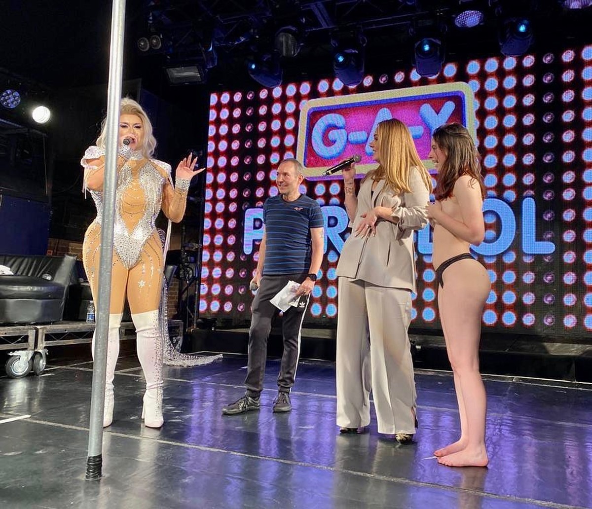 Adele faz pole dance e se diverte com hits em boate de Londres | Pop & Arte  | G1