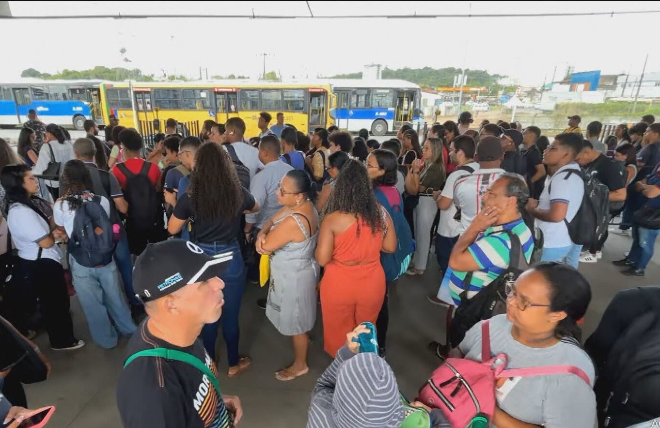 Ramal Camaragibe do Metrô do Recife está sem funcionar pelo 2º dia seguido; ônibus e terminais ficam lotados