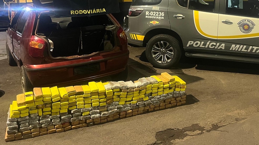 Homem é preso com 220 kg de maconha em carro na SP-300 em Andradina