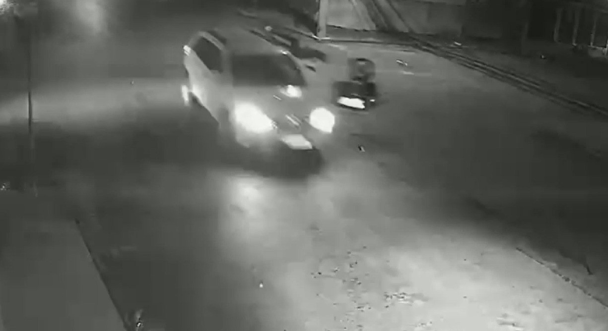 Motociclista fica gravemente ferido após acidente com carro em Unaí; motorista fugiu