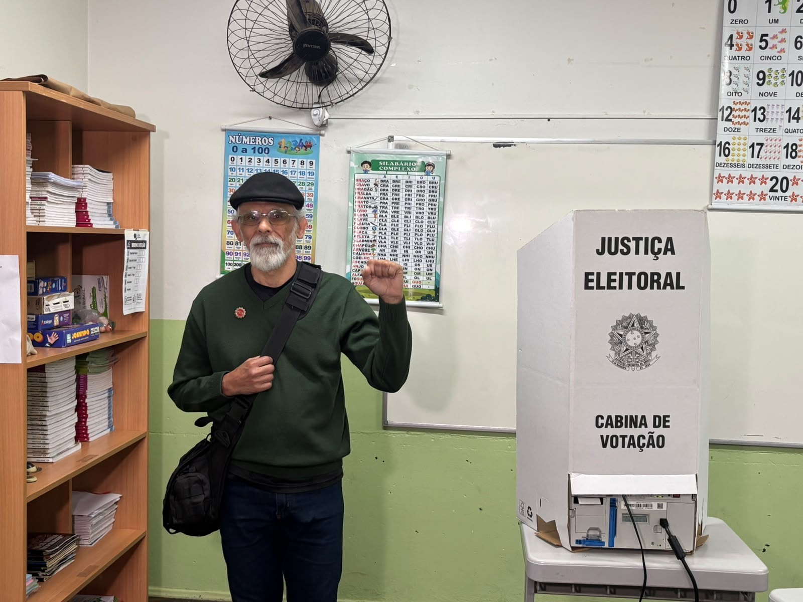 Cesar Pontes (PCO) vota em Porto Alegre