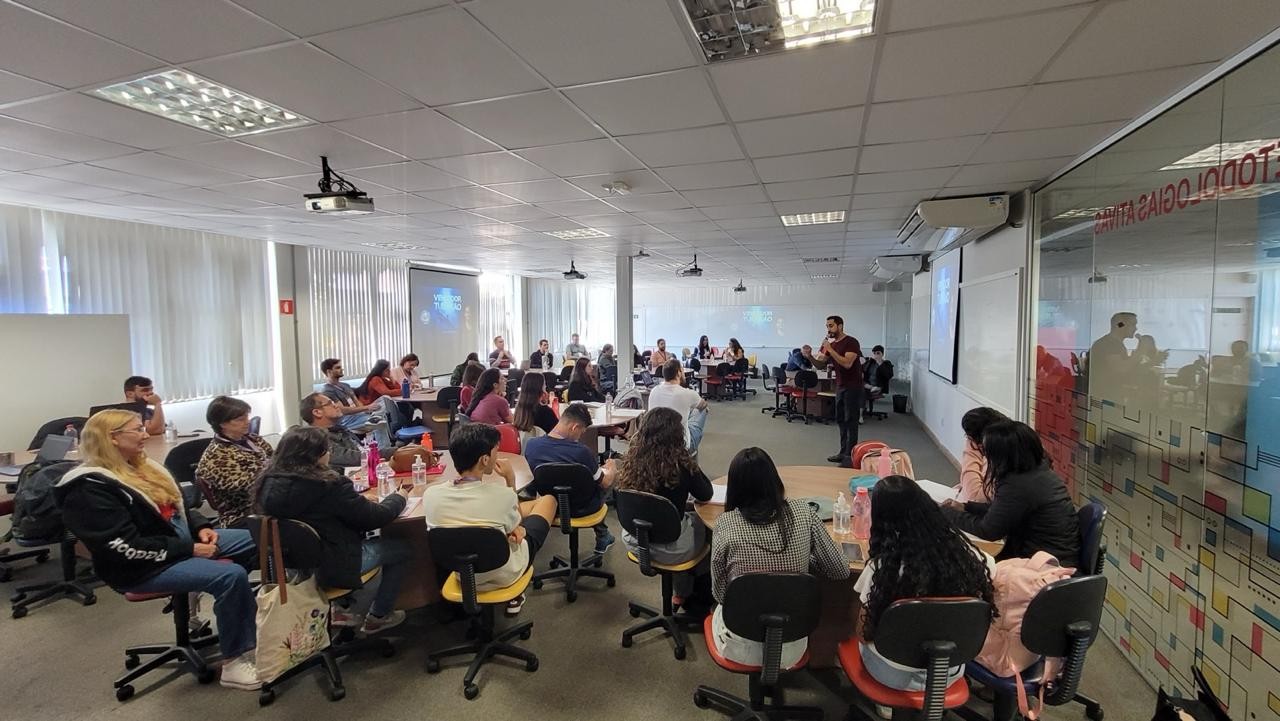Instituto abre vagas para cursos gratuitos de IA e pensamento crítico; inscrições vão até 3 de setembro em Uberlândia