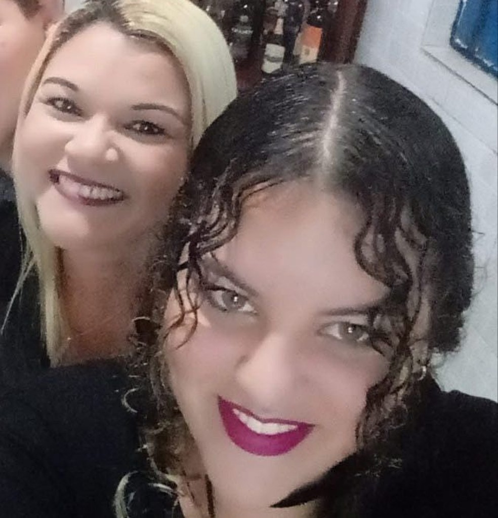 Maria da Conceição e Nikolle Keli Melo morreram num deslizamento de barreira no Córrego da Bica, no bairro do Passarinho — Foto: Reprodução/WhatsApp